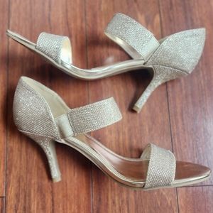 NWOT Unlisted gold heels